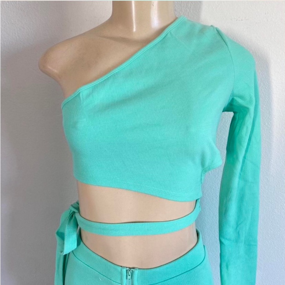 2-piece one shoulder outfit - Medium - Picture 2 of 6